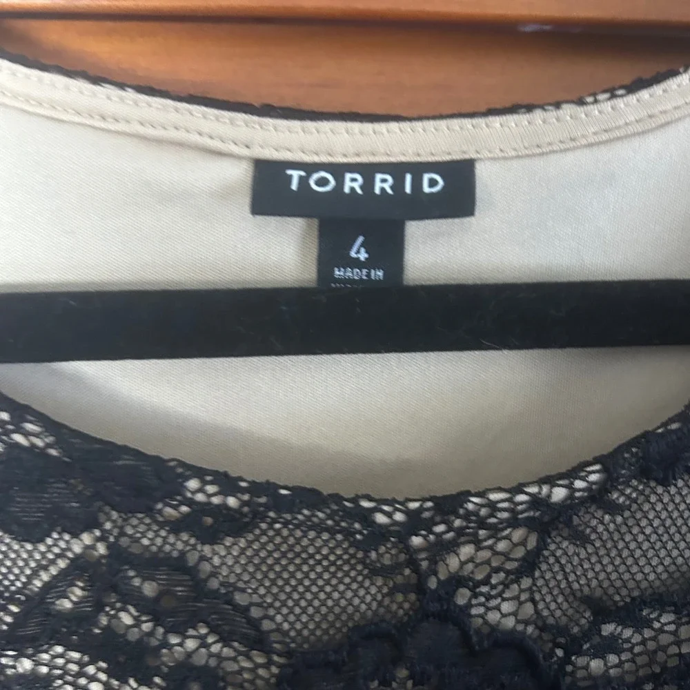 Torrid Womens Plus Size 4 Black Floral Lace Fairy Goth Top Cream Lined Lagen
